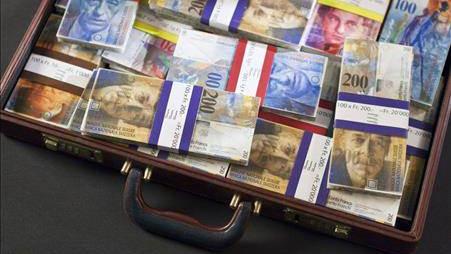 Le nombre de dénonciations pour blanchiment d'argent a reculé en 2013 en Suisse.