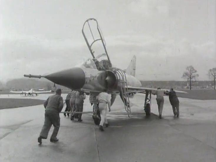 Présentation de l'avion Mirage III en 1964. [RTS]