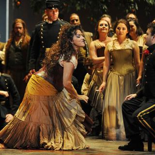 Carmen (Nancy Fabiola Herrera) à l'Opéra de Sydney début 2014. [Dean Lewins]