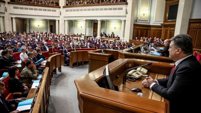 Le président ukrainien Petro Porochenko, lors de la première séance du nouveau Parlement ukrainien, le 27 novembre 2014. [Mikhail Palinchak/RIA Novosti]