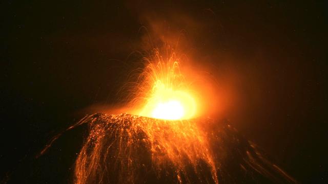 Une alerte orange a été déclarée en Equateur depuis l'éruption, le 1er février, du volcan Tungurahua. [Agencia API]