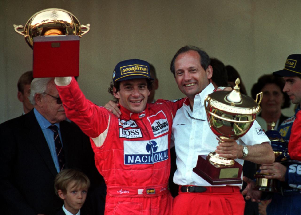 Ayrton Senna avec Ron Dennis, lors du GP de Monaco 1993. [© STR New / Reuters]