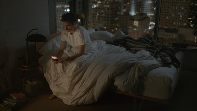 Dans "Her", Joaquin Phoenix se laisse séduire par Samantha, la voix de son smartphone. [Annapurna Pictures / The Kobal Collection]