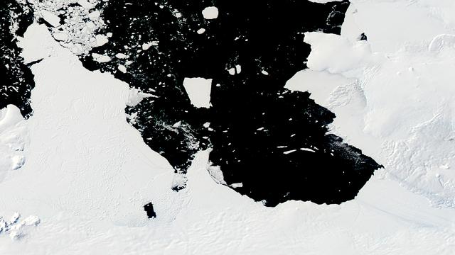 La NASA a publié des photos de l'iceberg qui s'est détaché du continent. [http://earthobservatory.nasa.gov/]