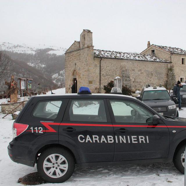 Le vol a eu lieu dans la petite église de San Pietro della Ienca, dans la région montagneuse des Abruzzes. [EPA/CLAUDIO LATTANZIO]