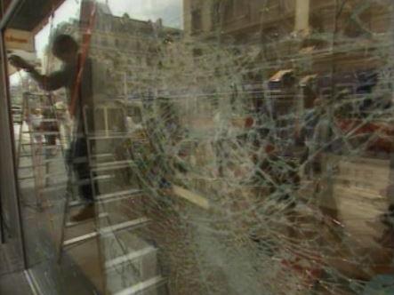 Tensions et violences lors des manifestations contre le G8 en 2003.