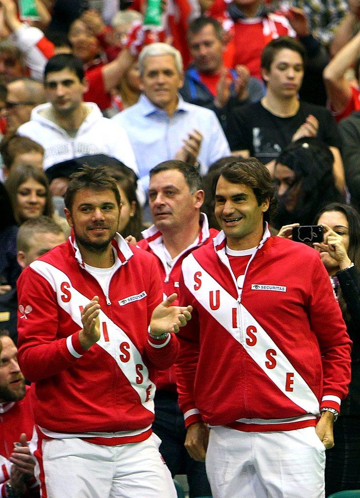 Wawrinka et Federer tout sourire et tout heureux de ne pas avoir à jouer dimanche. [KEYSTONE - Koca Sulejmanovic]