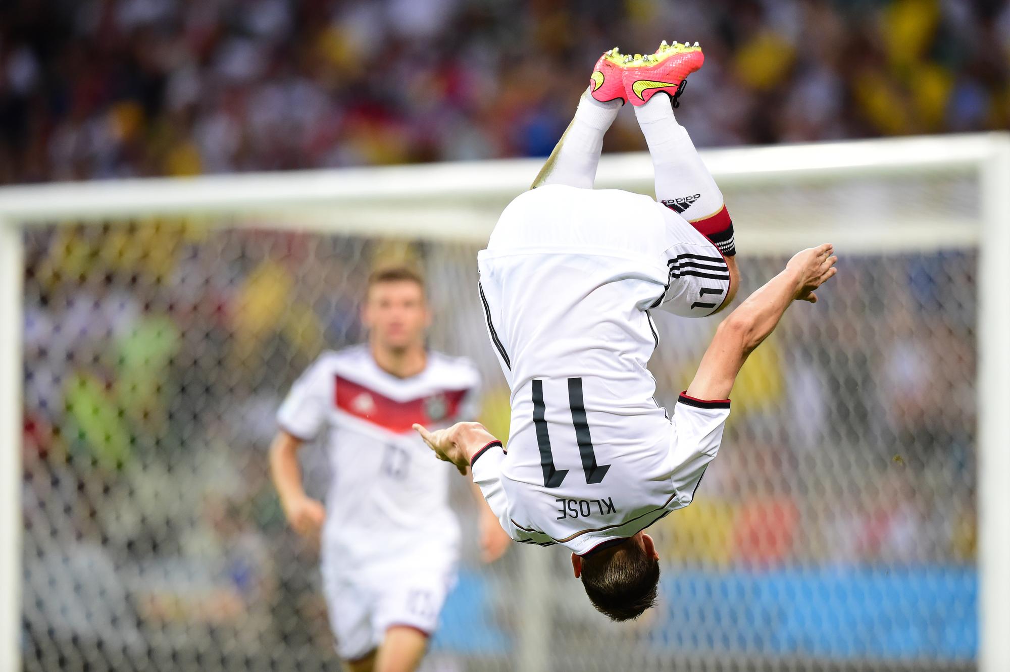 Klose sait y faire lorsqu'il s'agit d'avoir la tête à l'envers! [AFP - Javier Soriano]