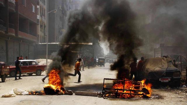 Des affrontements limités ont éclaté avec la police, ici au Caire. [AP/Keystone - Ahmed Abdel Fattah/El Shorouk Newspaper]