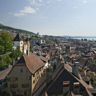 La ville de Neuchâtel et son château en mai 2010. [Gaetan Bally]