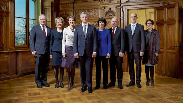 La photographie officielle du Conseil fédéral 2014. [Dominic Buettner/Béatrice Devenes]