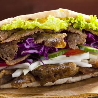 Le Kebab est un plat à base de viande grillée. [Fotolia - gkrphoto]