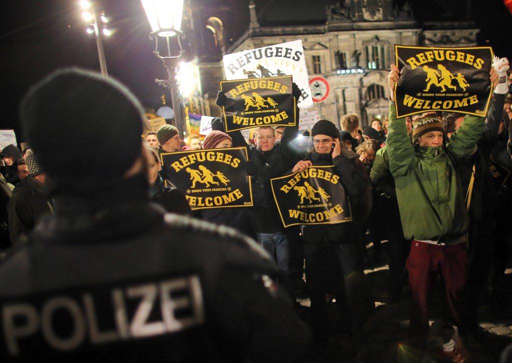 Environ 4500 contre-manifestants de l'alliance "Dresde sans nazis" se sont aussi réunis. [Keystone - EPA/Kay Nietfeld]