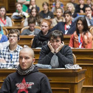 Les jeunes seraient plus impliqués qu'il n'y paraît en politique (ici, la Session des jeunes à Berne en 2012). [Keystone - Alessandro della Valle]
