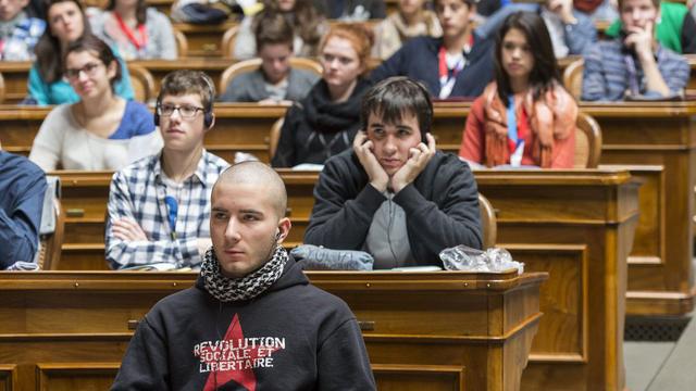 Les jeunes seraient plus impliqués qu'il n'y paraît en politique (ici, la Session des jeunes à Berne en 2012). [Keystone - Alessandro della Valle]