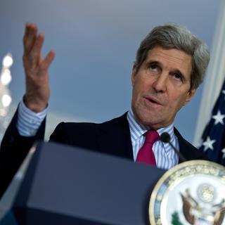 Le secrétaire d'Etat américain John Kerry a demandé dimanche à la Russie "de se comporter comme un pays du G8".