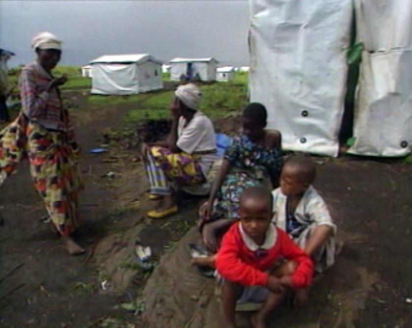 Les réfugiés hutus se regroupent aux frontières du Congo.