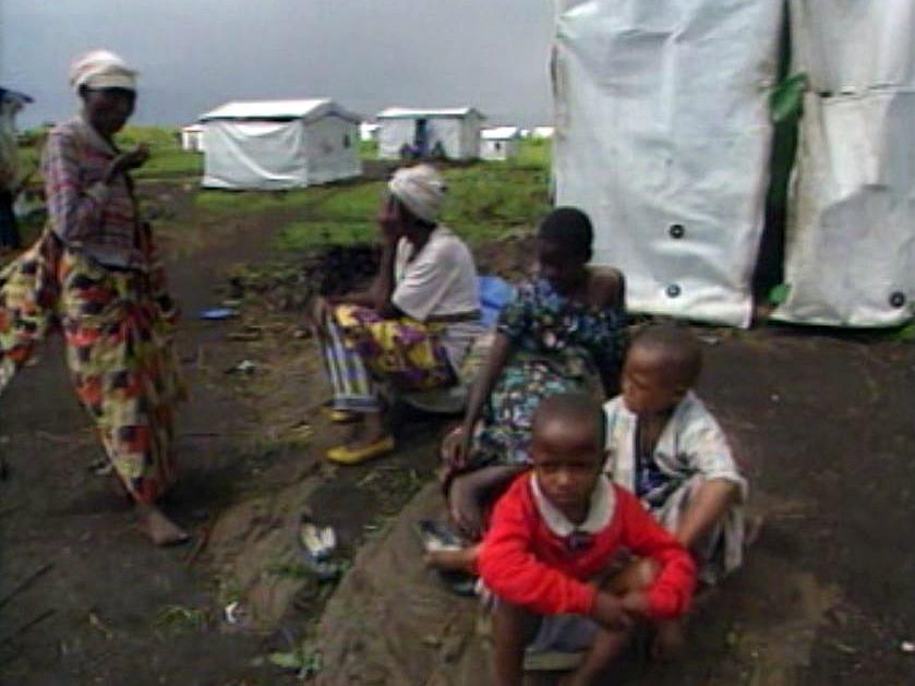 Les réfugiés hutus se regroupent aux frontières du Congo.