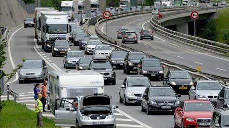 D'importantes files d'attente sur la route du Gothard dimanche.