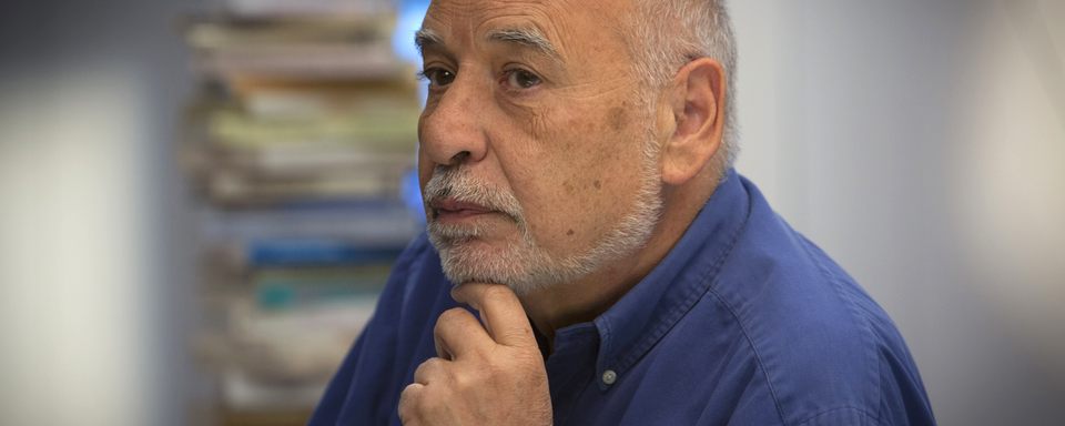 L'auteur Tahar Ben Jelloun sur le plateau de la Puce à l'oreille au Salon du livre 2014. [RTS - Philippe Christin]