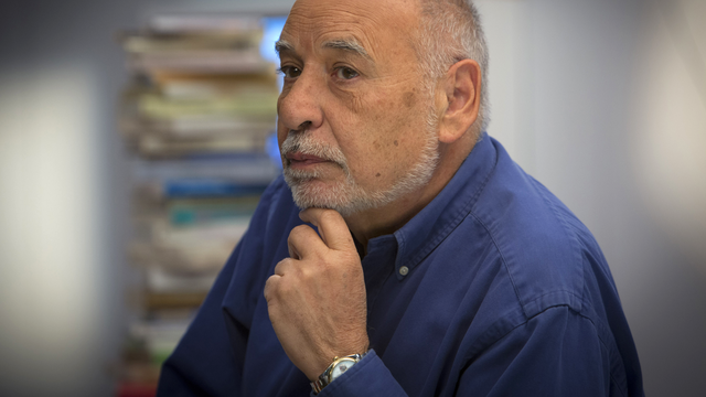 L'auteur Tahar Ben Jelloun sur le plateau de la Puce à l'oreille au Salon du livre 2014. [RTS - Philippe Christin]
