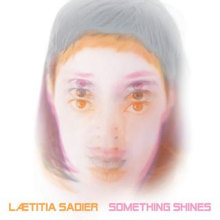 La pochette de l'album "Something Shines" de Laetitia Sadier.