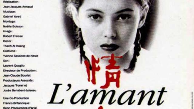 L'affiche du film "L'Amant" (1992) de Jean-Jacques Annaud, adapté du livre de Marguerite Duras, primé par le Goncourt.