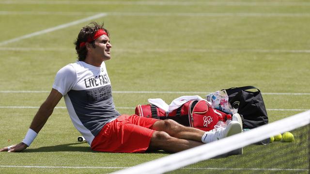 Federer a testé la pelouse de Wimbledon dimanche... [AP/Keystone - Sang Tan]
