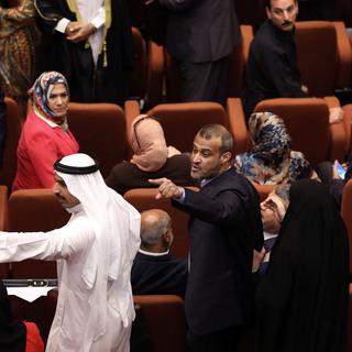 Session mouvementée au Parlement irakien mardi. [AP Photo/Hadi Mizban]