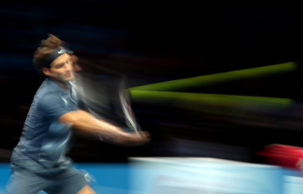 28-keyRoger Federer of Switzerland plays a return to Juan Martin Del Potro of Argentina during their ATP World Tour Finals tennis match at the O2 Arena in London, Saturday, Nov. 9, 2013. (AP Photo/Alastair Grant) [Alastair Grant - ALASTAIR GRANT]