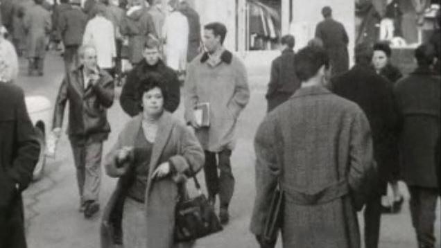 Scène de rue en 1964. [RTS]