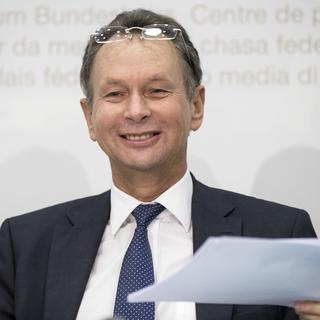 Le président du PLR Philipp Müller sourit à la presse le 22 mai 2014 à Berne. [Peter Klaunzer]