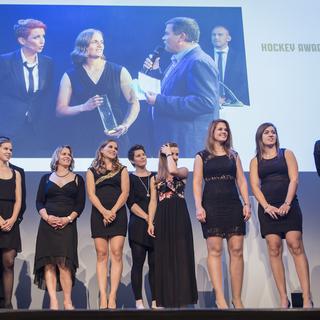 Les joueuses de l'équipe de Suisse féminine ont reçu un prix spécial pour leur médaille aux JO de Sotchi. [Ennio Leanza]