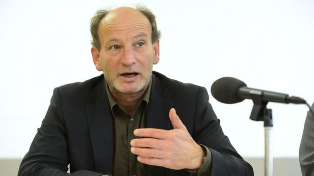 Le syndic d'Yverdon-les-bains Daniel von Siebenthal lors d'une conférence de presse suite à sa démission le vendredi 5 septembre 2014. [Laurent Gilliéron]