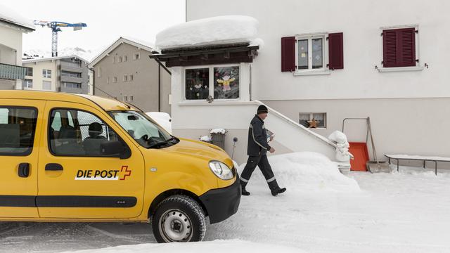 Camionnette du service de poste suisse. [Gaëtan Bally]