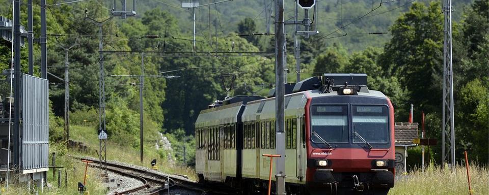 Une rame CFF à la gare de Chambrelien (NE), sur la ligne actuelle Neuchâtel-La Chaux-de-Fonds. [Laurent Gillieron]