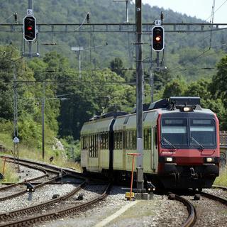 Une rame CFF à la gare de Chambrelien (NE), sur la ligne actuelle Neuchâtel-La Chaux-de-Fonds. [Laurent Gillieron]