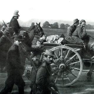 Transport d'un espion capturé en août 1915 dans l'Aisne, avant d'être condamné à mort. [Photo12]