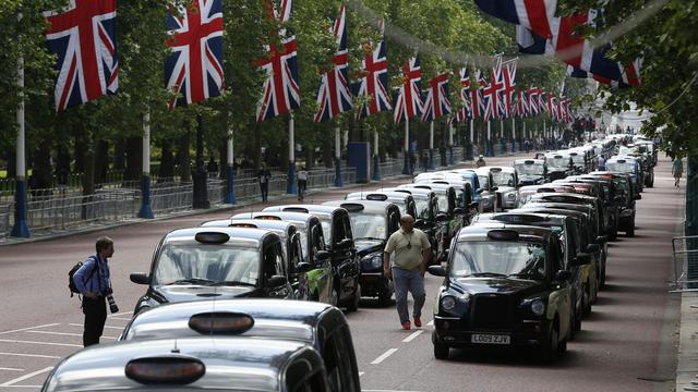 L'action de grève est partie de Londres, où des milliers de "black cabs" ont convergé vers Trafalgar Square et Parliament Square, semant le chaos dans la circulation.