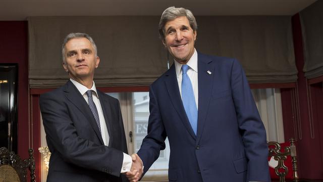 Le président de la Confédération Didier Burkhalter s'est entretenu avec le secrétaire d'Etat américain John Kerry. [Jean-Christophe Bott]