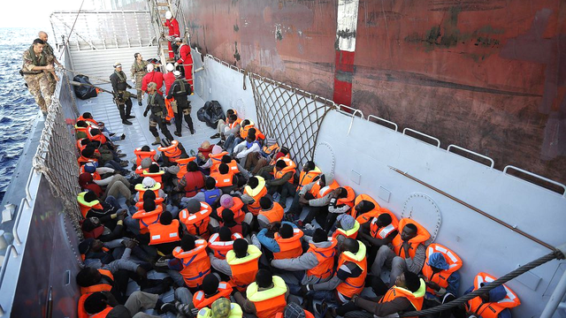 L'un des navires de migrants intercepté durant l'opération, ici au large de Lampedusa fin octobre. [Giuseppe Lami]
