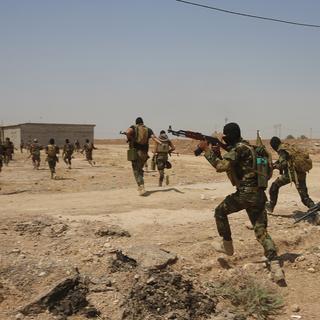 Des miliciens chiites combattent les djihadistes sunnites de l'Etat islamique, aux côtés des forces kurdes et de l'amée irakienne. [Youssef Boudlal]