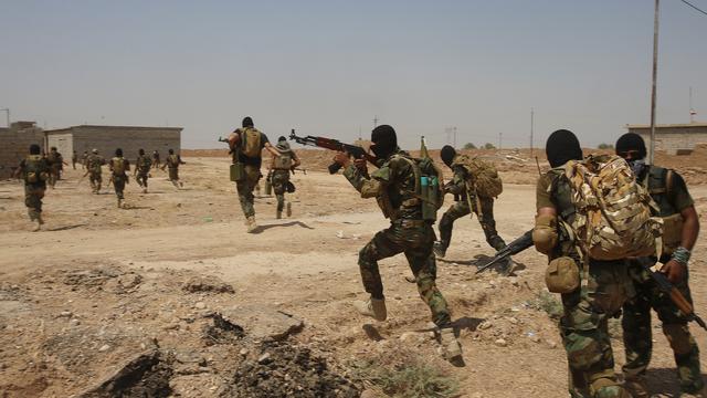 Des miliciens chiites combattent les djihadistes sunnites de l'Etat islamique, aux côtés des forces kurdes et de l'amée irakienne. [Youssef Boudlal]