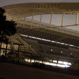 Les retards causés dans la construction du stade de Sao Paulo donne des sueurs froides aux organisateurs. [Nacho Doce]
