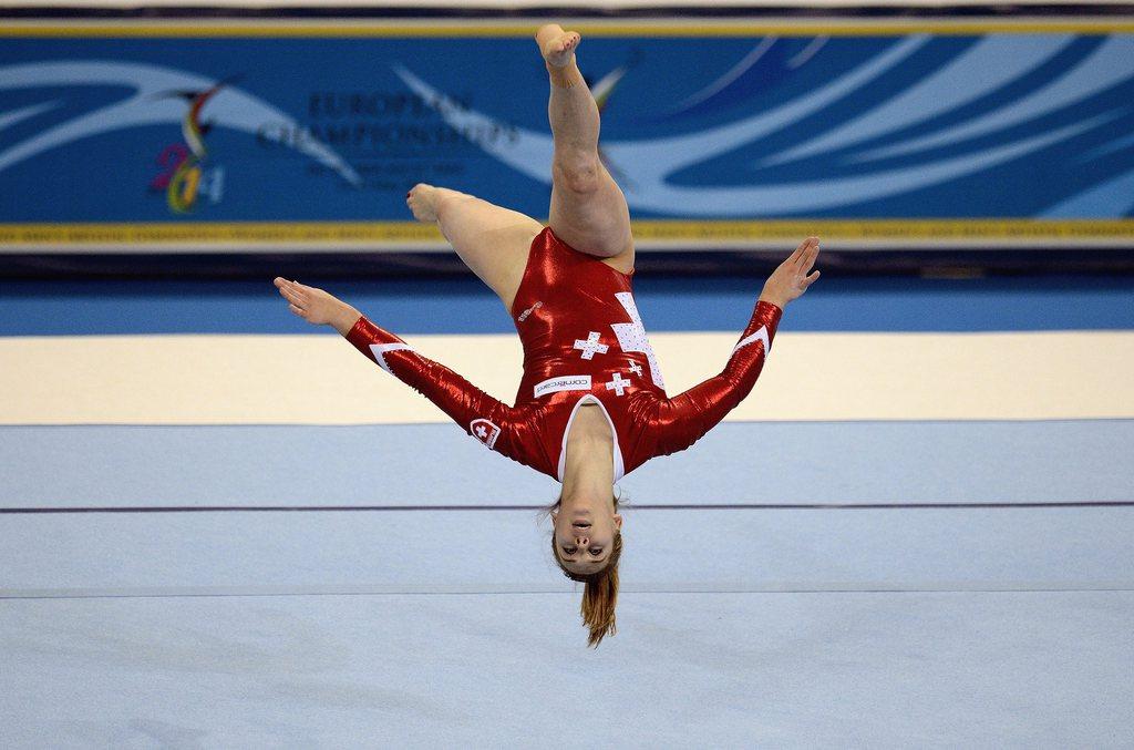 Giulia Steingruber se pare aussi de bronze au sol. [KEYSTONE - Vassil Donev]