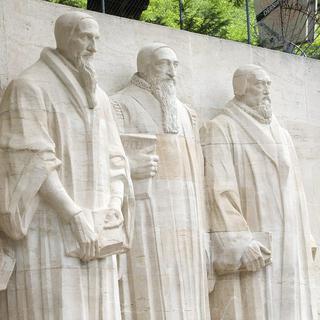 John Knox, tout à droite du Mur des Réformateurs à Genève, est le fondateur de l’Eglise d’Ecosse. [Salvatore Di Nolfi]