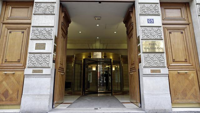 L'entrée du quartier général d'UBS à Paris. [Kenzo Tribouillard]