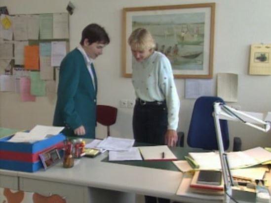 Femmes cadres au travail dans un bureau. [RTS]