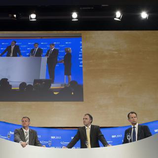 Les présidents de partis: Christian Levrat (PS), Martin Landolt (PBD), Christophe Darbellay (PDC), Philipp Mueller (PLR) et Toni Brunner (UDC). [Peter Schneider]