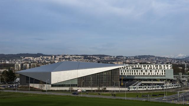 Le nouveau SwissTech Convention, d'une capacité de 3000 places modulables, complète le "Quartier Nord" de l'EPFL pourvu de commerces et de logements pour étudiants. [JEAN-CHRISTOPHE BOTT]